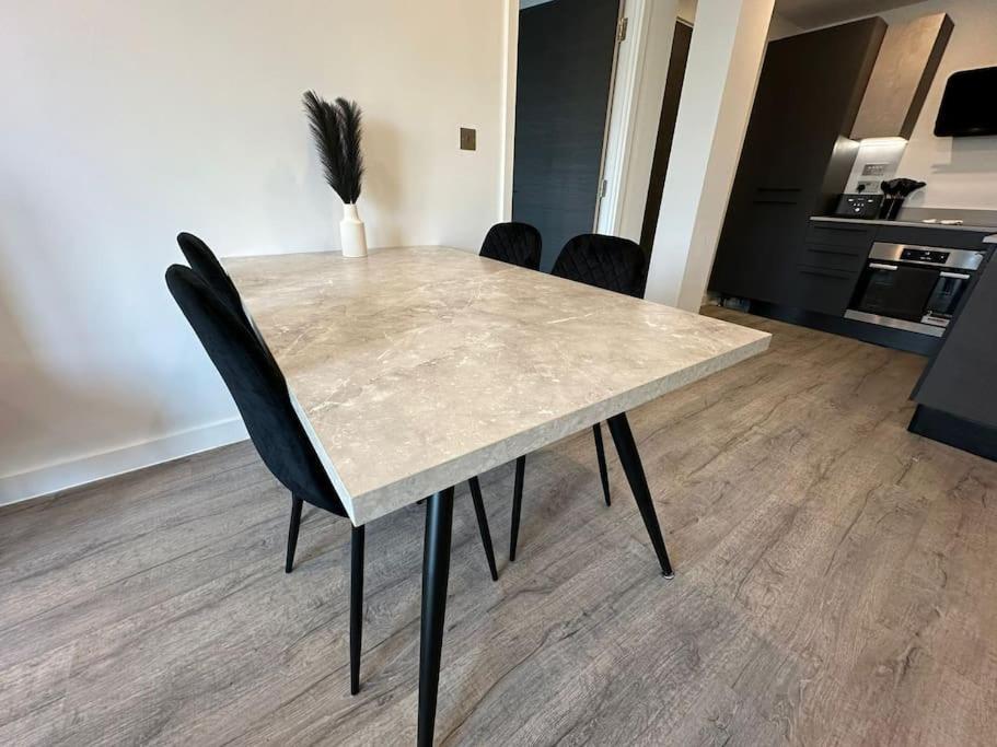 Stylish Central York Apartment Free Parking & Gym Eksteriør billede